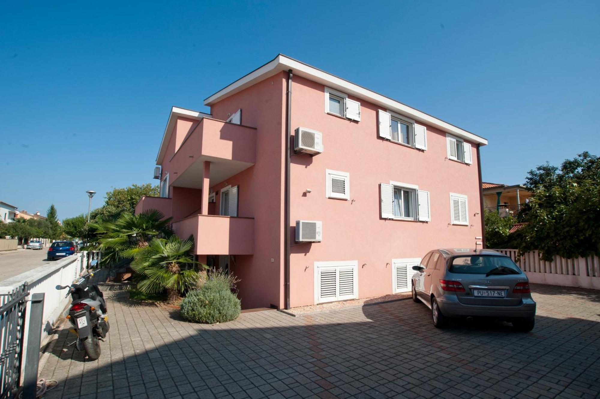 Apartments Maric With Parking Umag Exterior foto
