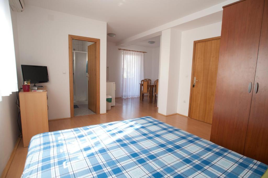 Apartments Maric With Parking Umag Zimmer foto